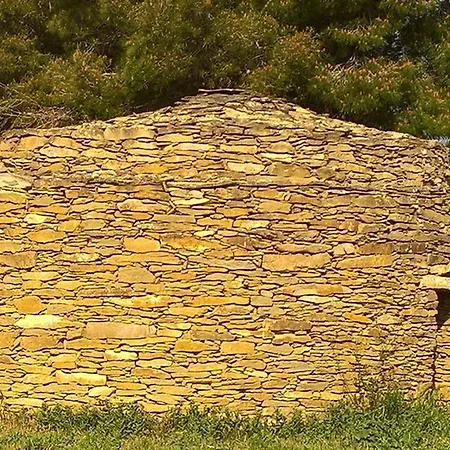 Aux Capitelles De بيت للعطل
