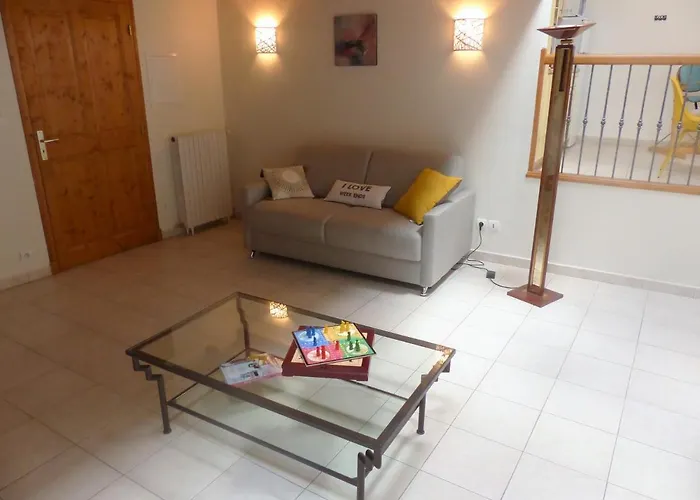 Aux Capitelles De Nyaraló *